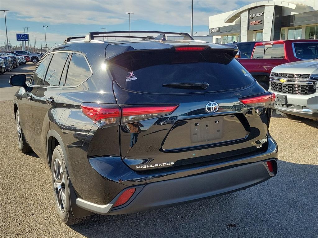 used 2021 Toyota Highlander car, priced at $32,297