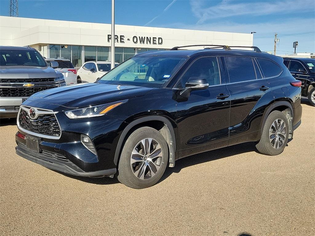 used 2021 Toyota Highlander car, priced at $32,297