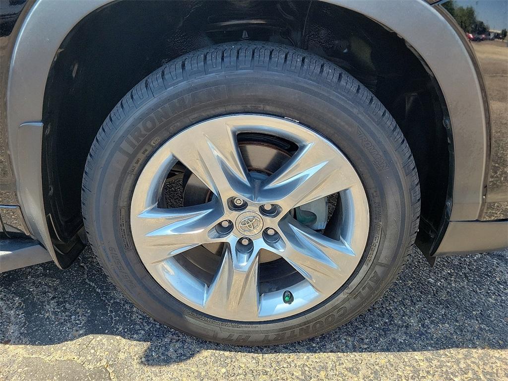 used 2015 Toyota Highlander car, priced at $20,524