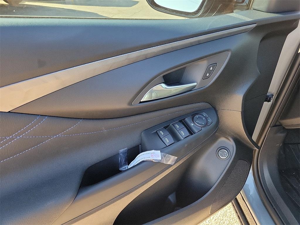 new 2025 Buick Envista car, priced at $29,650
