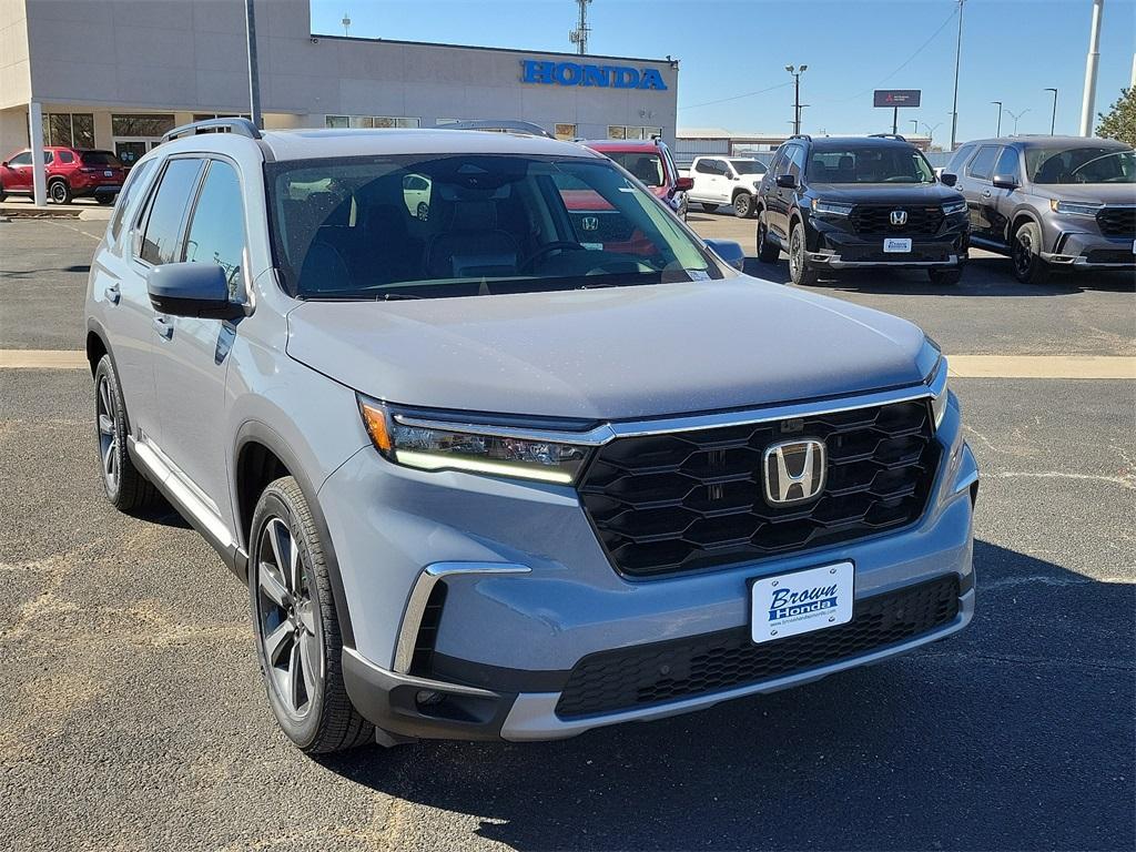 new 2025 Honda Pilot car, priced at $53,335