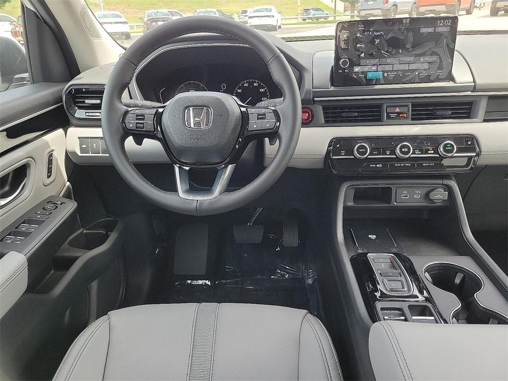 new 2025 Honda Pilot car, priced at $45,195