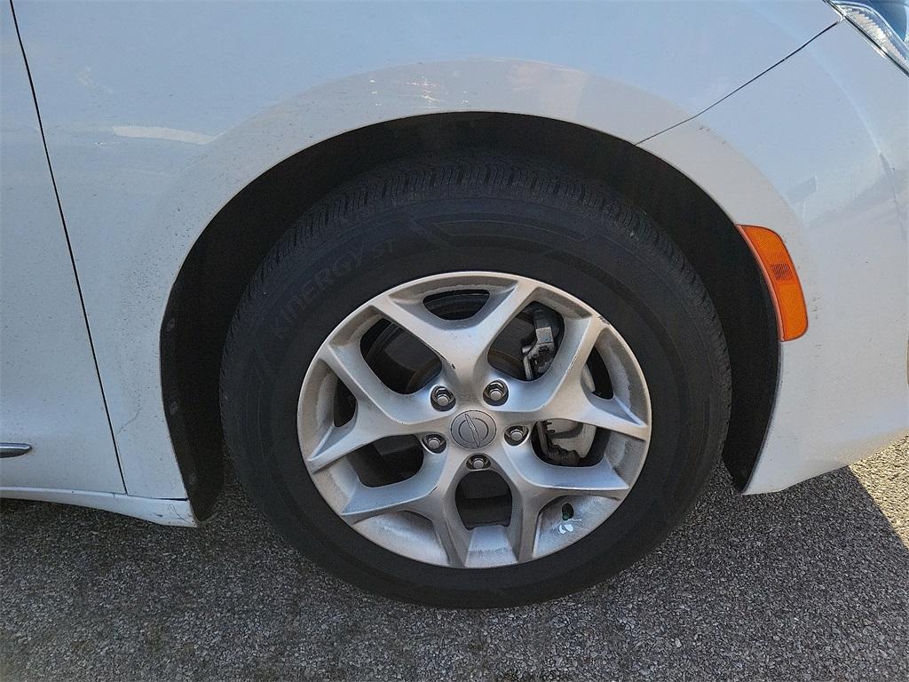 used 2020 Chrysler Pacifica car, priced at $20,036