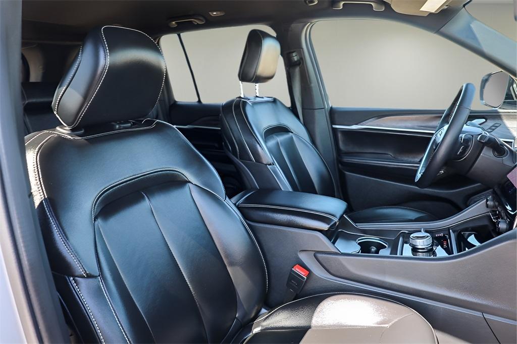 used 2024 Jeep Grand Cherokee car, priced at $30,900