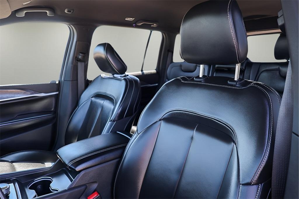 used 2024 Jeep Grand Cherokee car, priced at $30,900
