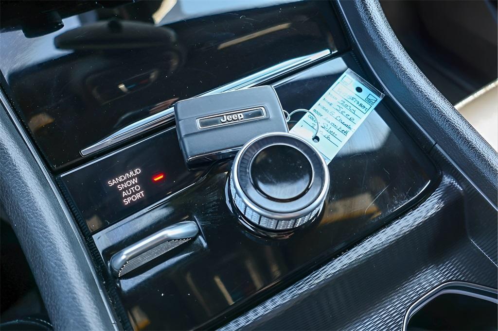 used 2024 Jeep Grand Cherokee car, priced at $30,900