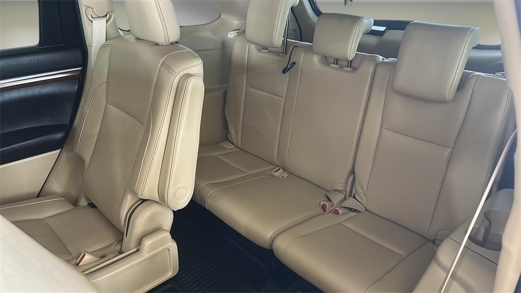 used 2019 Toyota Highlander car, priced at $27,995