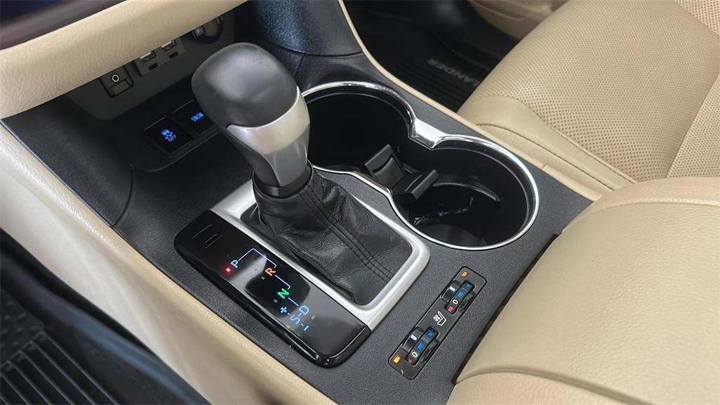 used 2019 Toyota Highlander car, priced at $27,995
