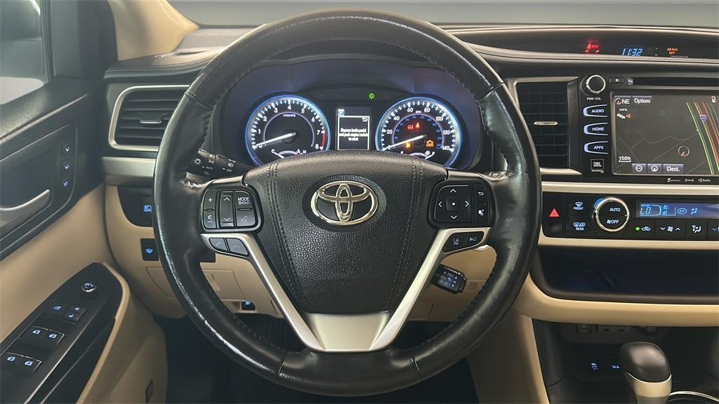 used 2019 Toyota Highlander car, priced at $27,995