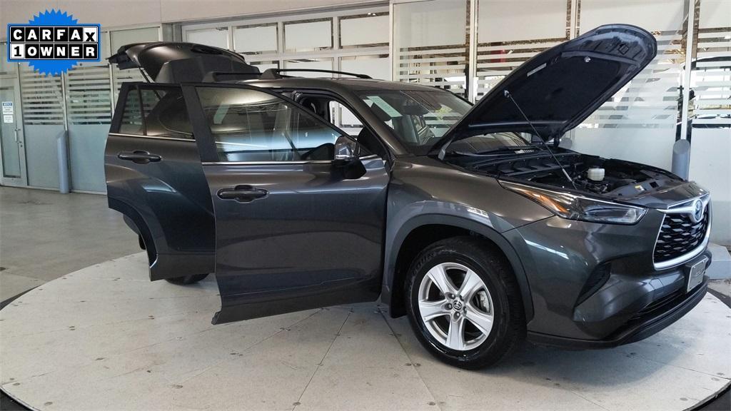 used 2023 Toyota Highlander car, priced at $35,000