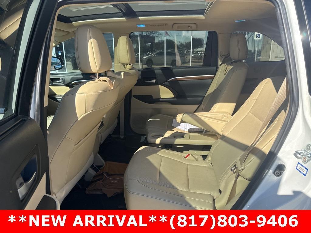 used 2018 Toyota Highlander car, priced at $25,389