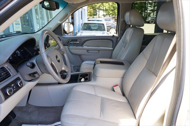 used 2010 Chevrolet Avalanche car, priced at $18,995