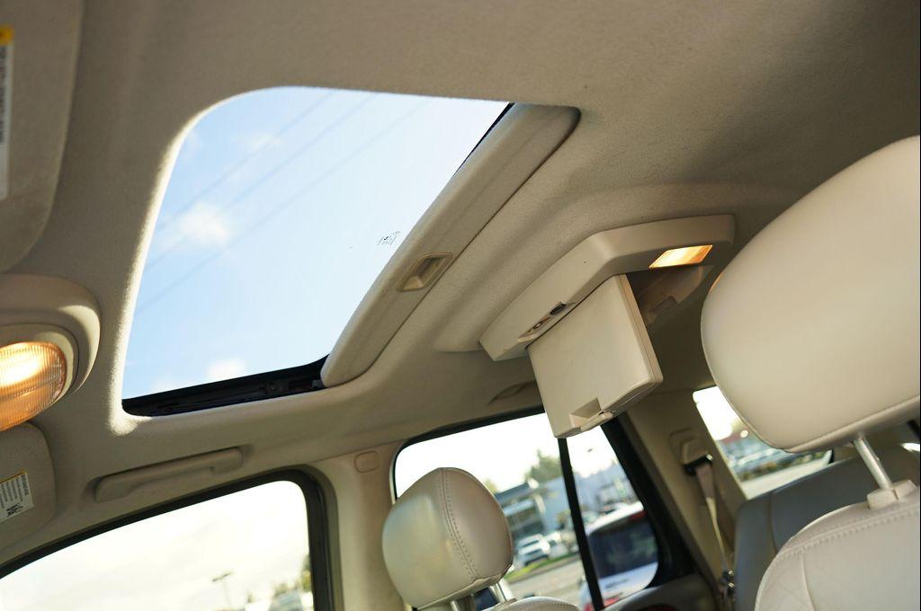 used 2006 GMC Envoy car, priced at $9,995