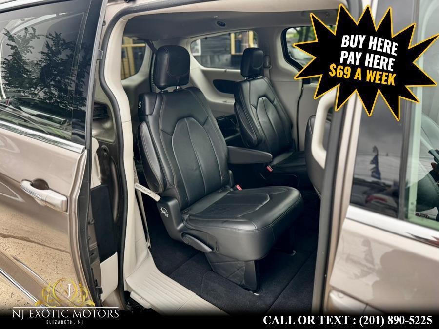 used 2018 Chrysler Pacifica car