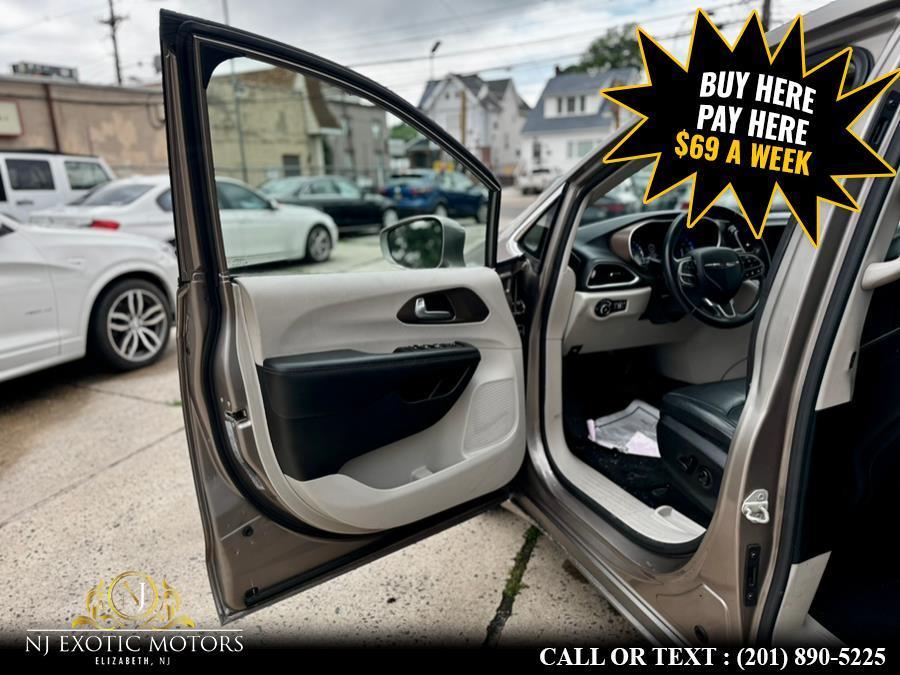 used 2018 Chrysler Pacifica car