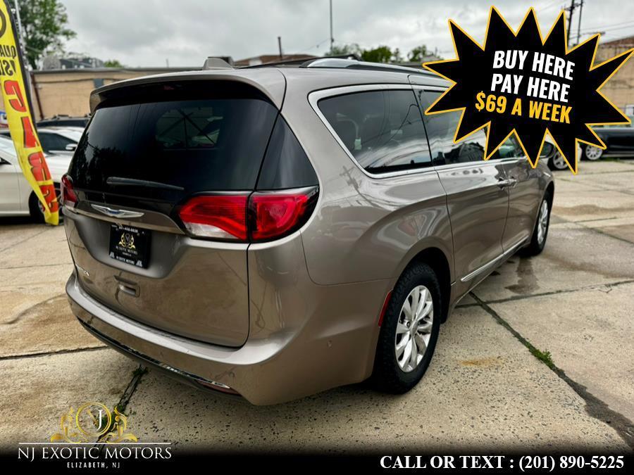 used 2018 Chrysler Pacifica car