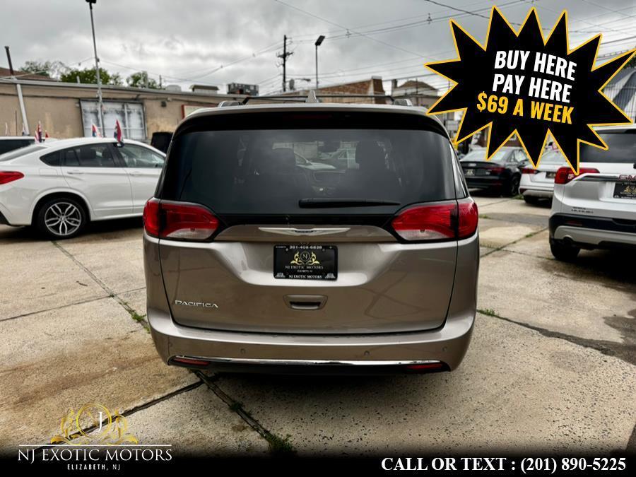 used 2018 Chrysler Pacifica car