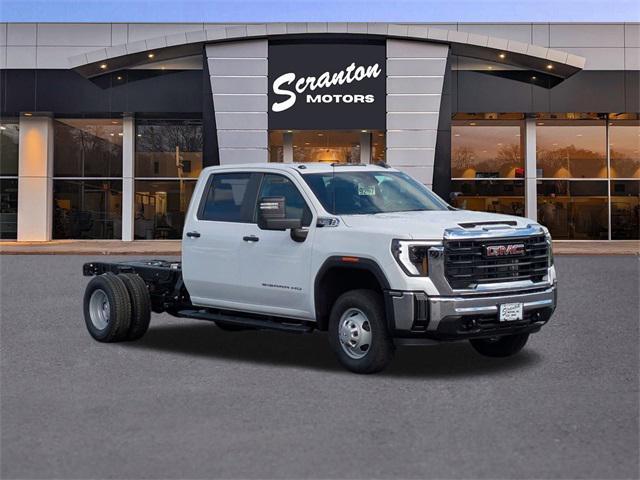 new 2025 GMC Sierra 3500 car, priced at $57,013
