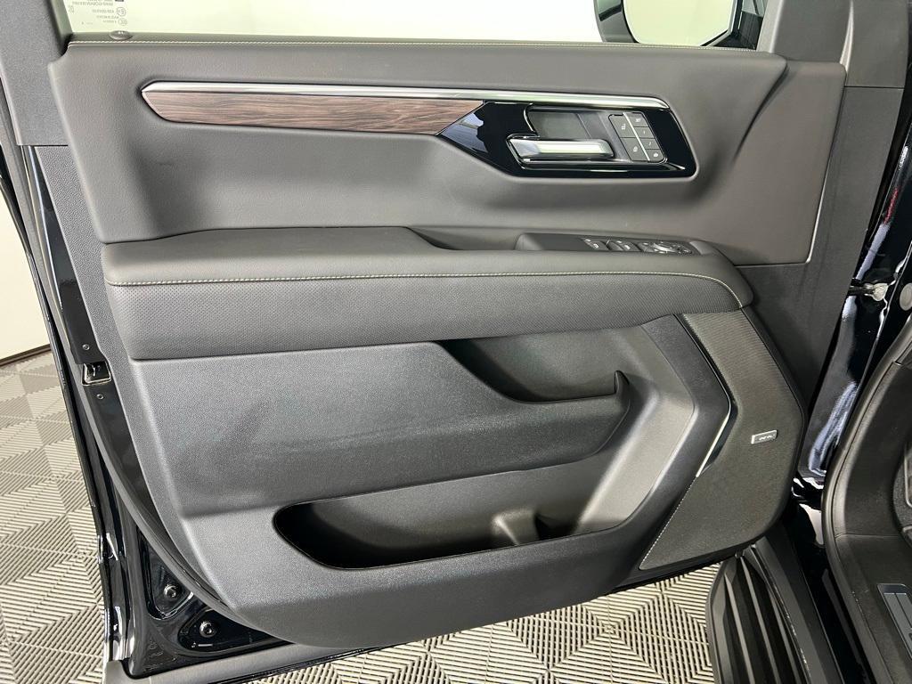 new 2025 Chevrolet Suburban car, priced at $86,355