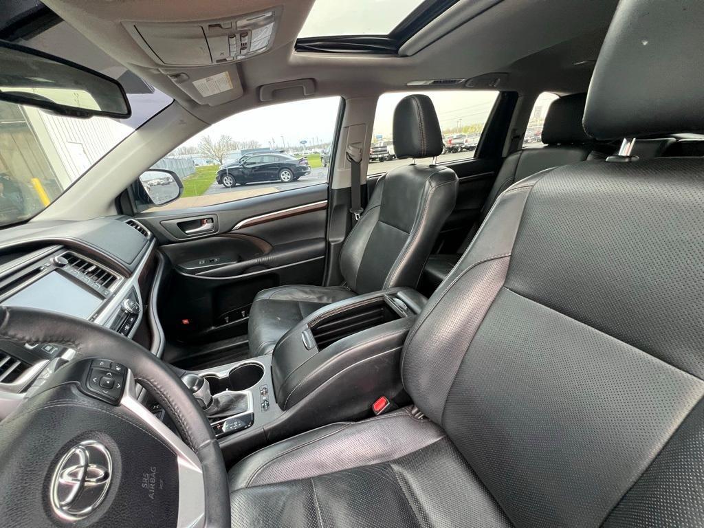used 2016 Toyota Highlander car, priced at $21,495