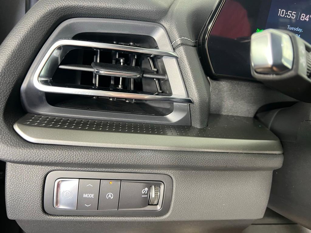 new 2025 Chevrolet Traverse car, priced at $43,195