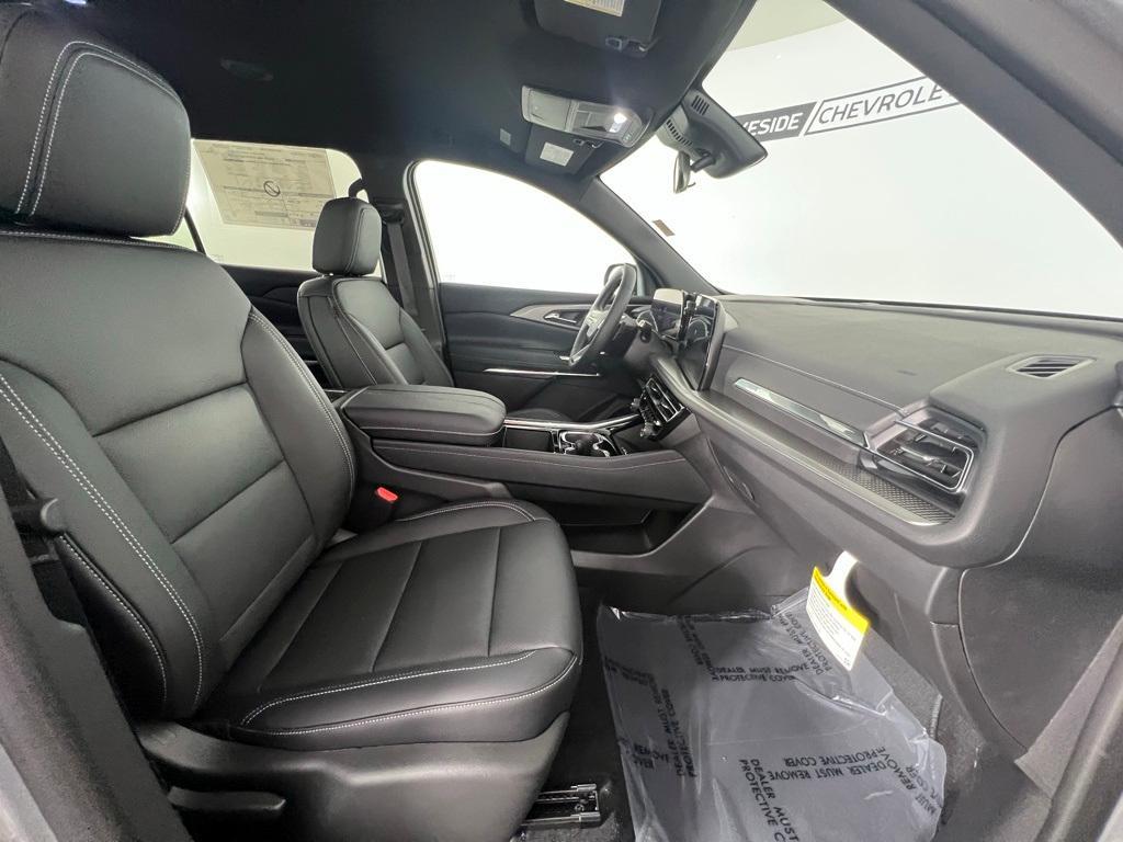 new 2025 Chevrolet Traverse car, priced at $43,195