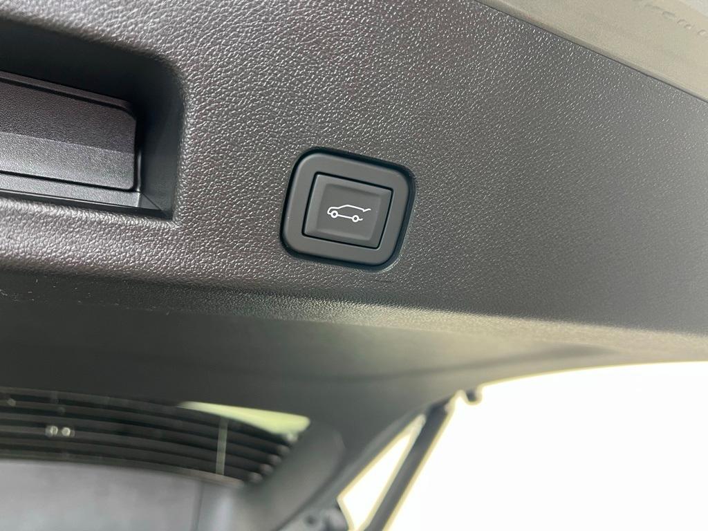 new 2025 Chevrolet Traverse car, priced at $43,195