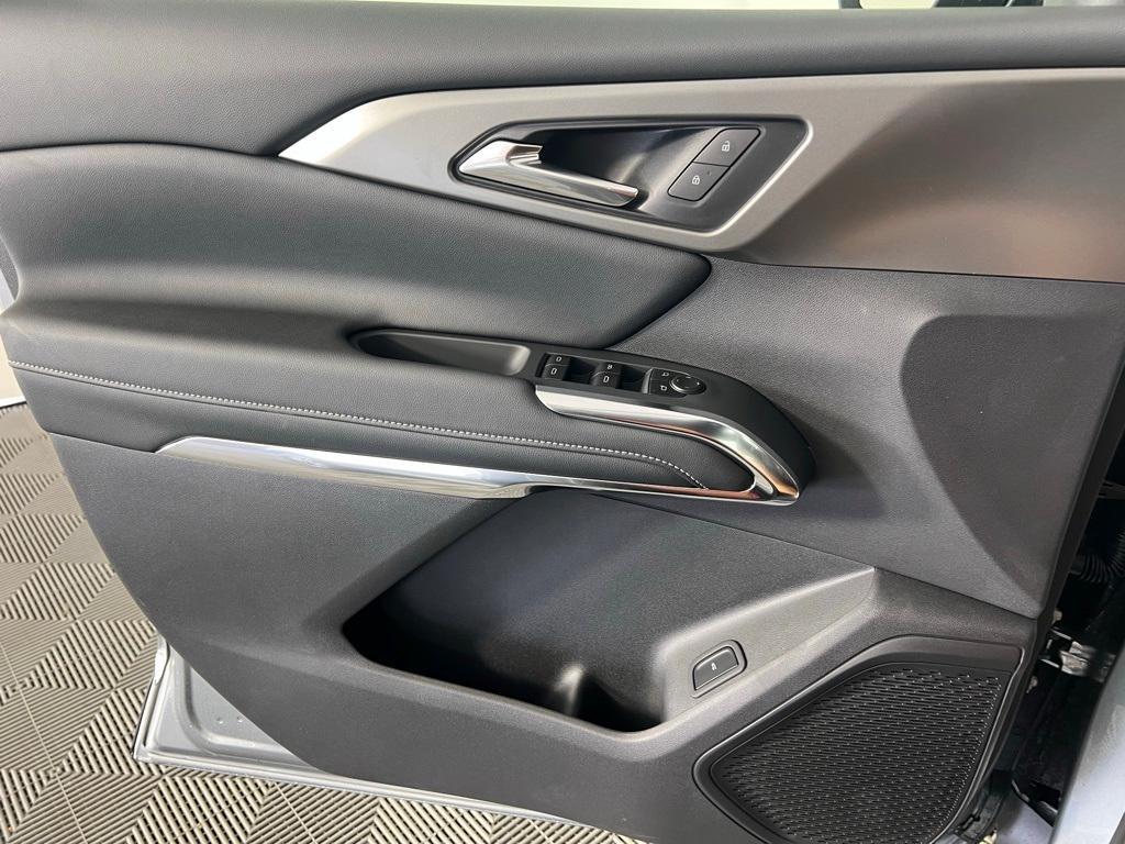 new 2025 Chevrolet Traverse car, priced at $43,195