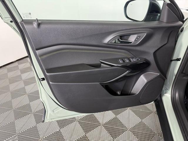 new 2025 Chevrolet Trax car, priced at $26,115