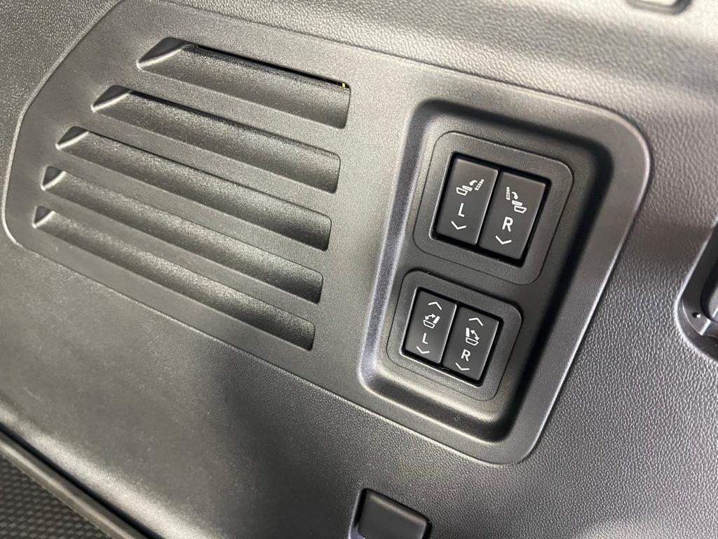 new 2025 Chevrolet Traverse car, priced at $60,664