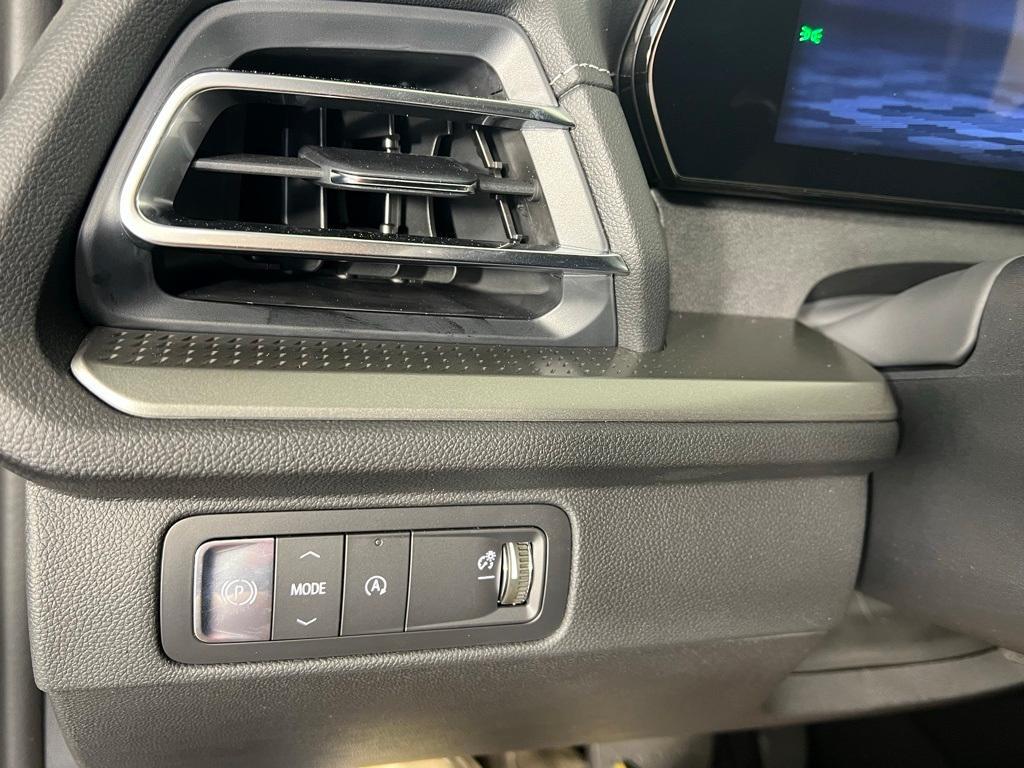 new 2025 Chevrolet Traverse car, priced at $41,560