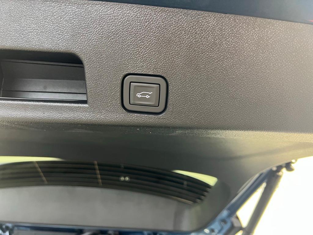 new 2025 Chevrolet Traverse car, priced at $41,560