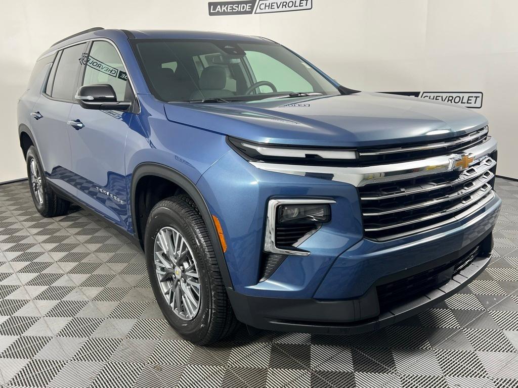 new 2025 Chevrolet Traverse car, priced at $41,560