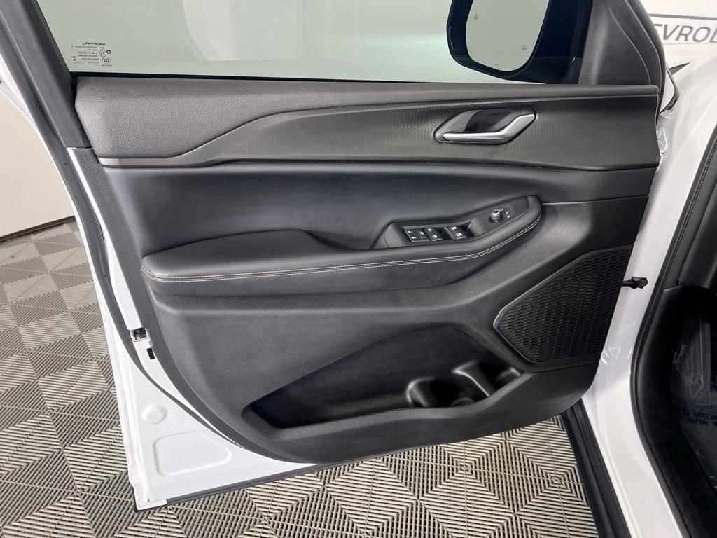 used 2023 Jeep Grand Cherokee car, priced at $34,645