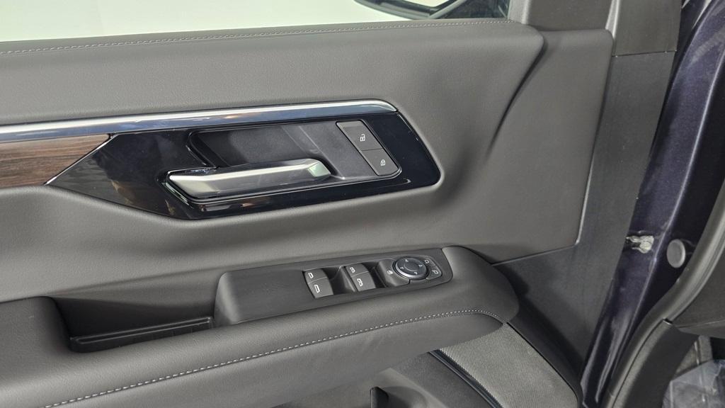 new 2025 Chevrolet Suburban car, priced at $67,345