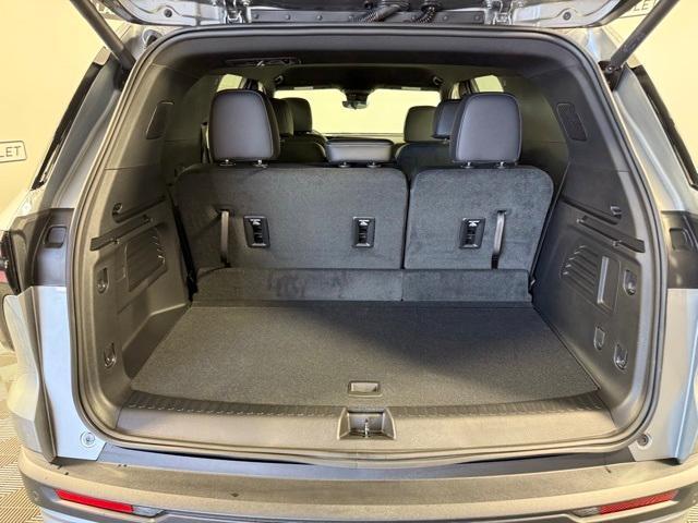 new 2026 Chevrolet Traverse car, priced at $45,215
