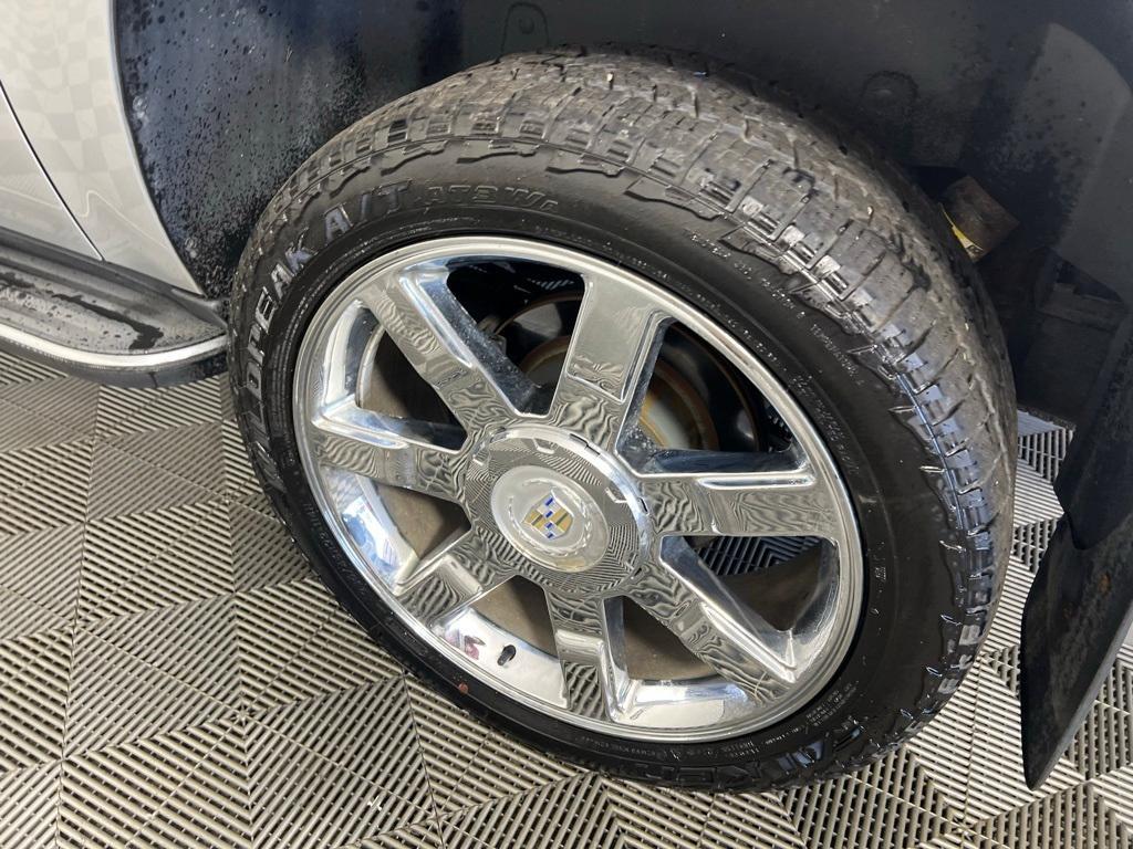 used 2011 Cadillac Escalade ESV car, priced at $9,495