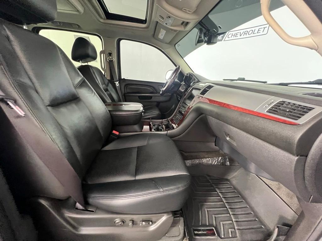 used 2011 Cadillac Escalade ESV car, priced at $9,495