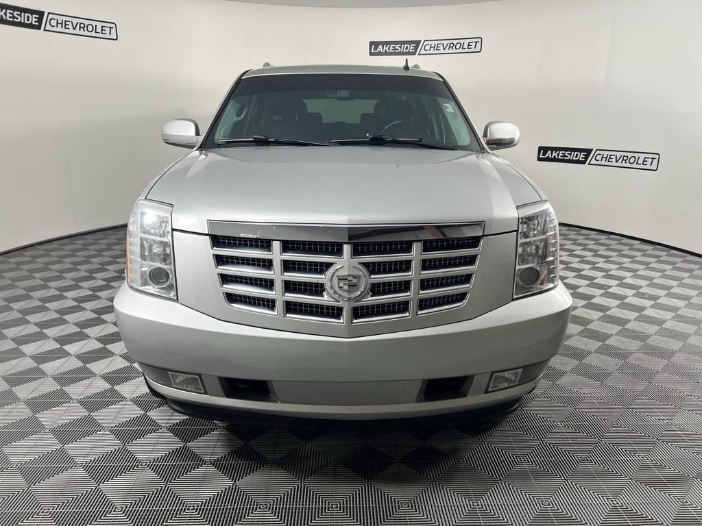 used 2011 Cadillac Escalade ESV car, priced at $9,495
