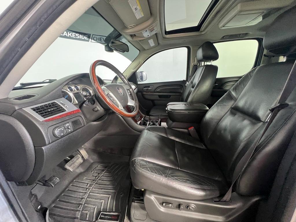 used 2011 Cadillac Escalade ESV car, priced at $9,495