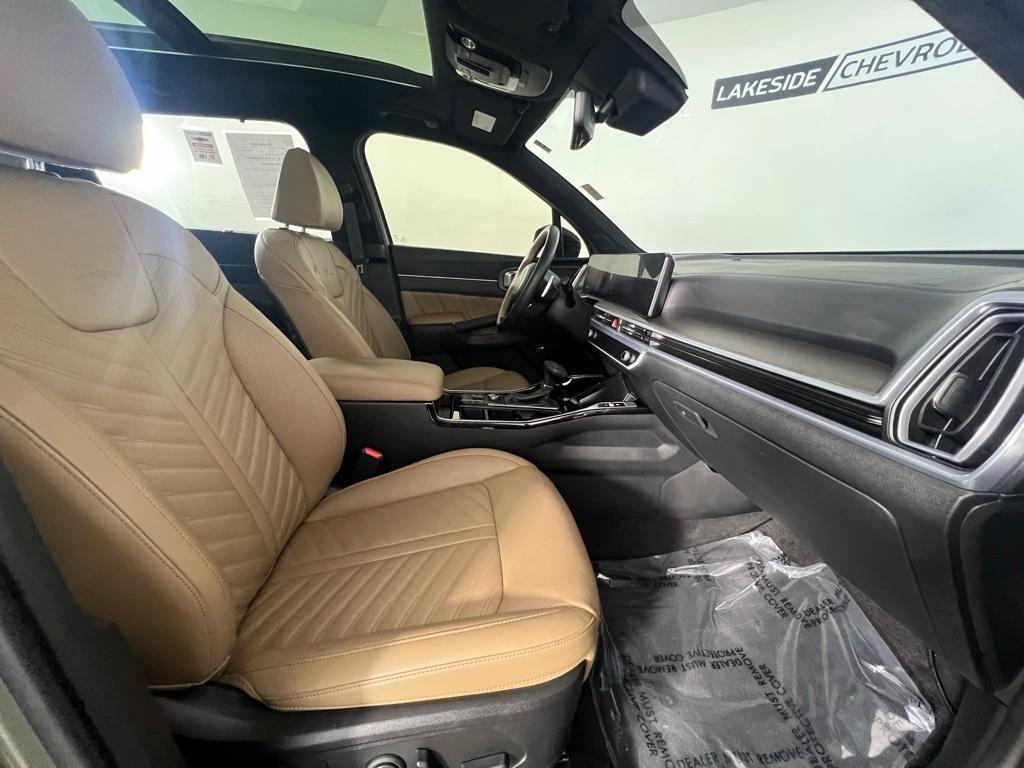used 2025 Kia Sorento car, priced at $42,999