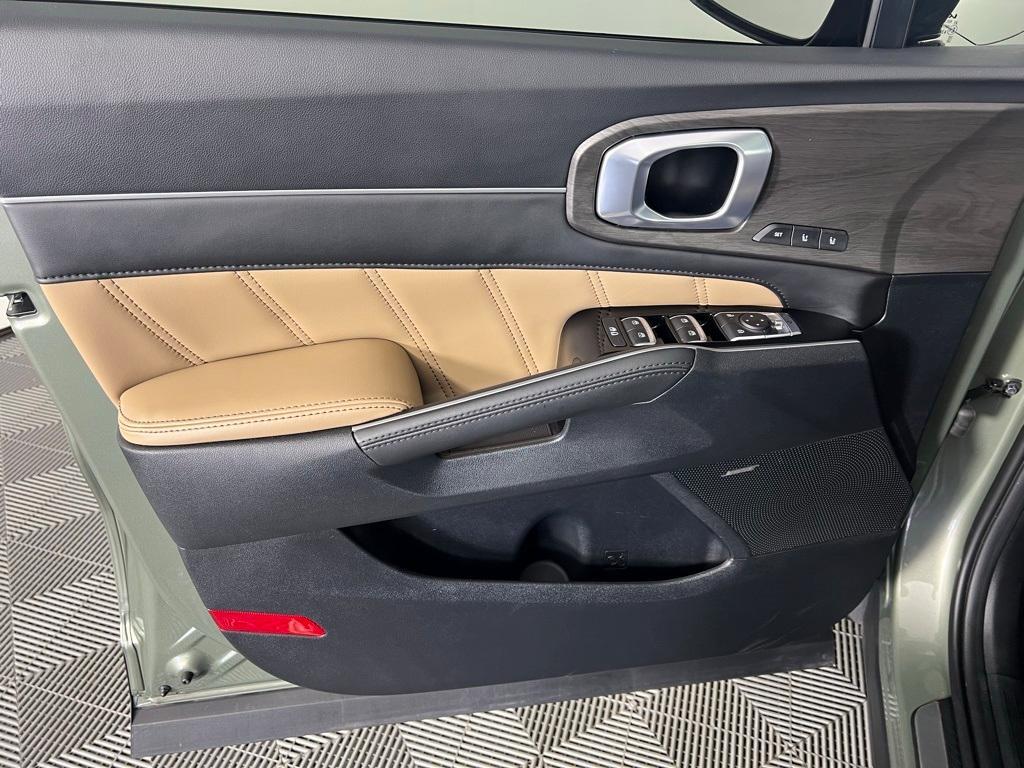 used 2025 Kia Sorento car, priced at $42,999