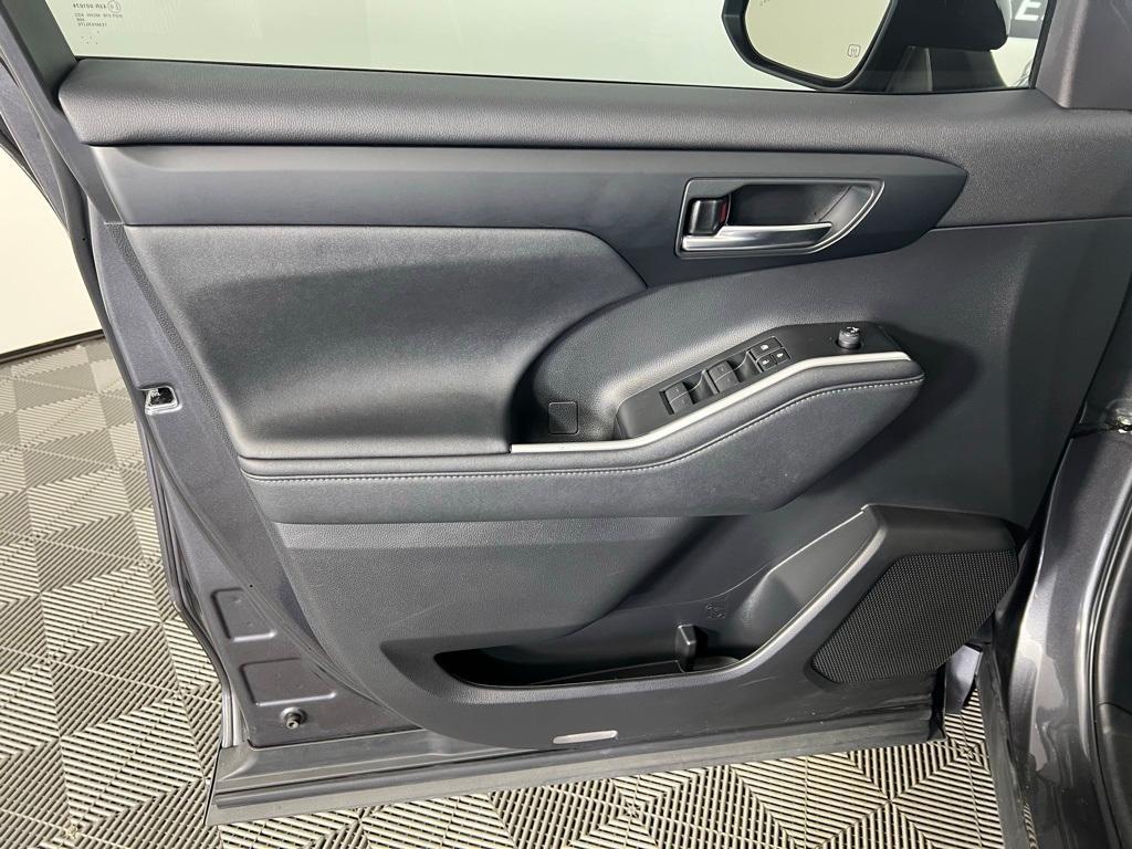 used 2023 Toyota Highlander car, priced at $40,644