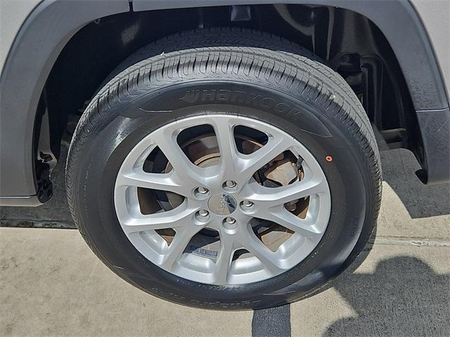 used 2015 Jeep Cherokee car, priced at $14,999