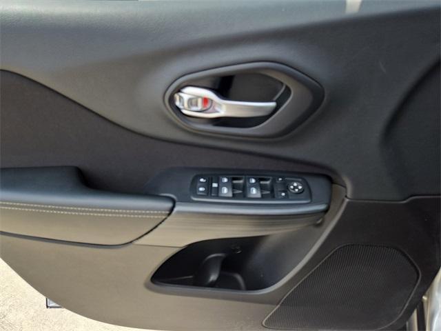 used 2015 Jeep Cherokee car, priced at $14,999