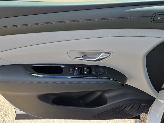 new 2025 Hyundai TUCSON Hybrid car, priced at $42,395