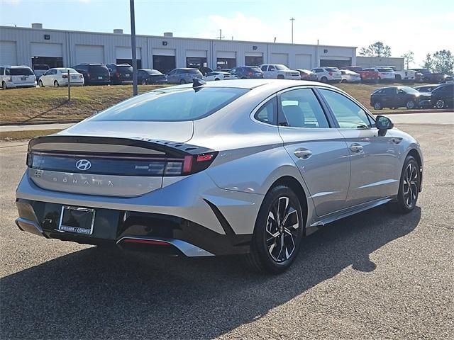 new 2024 Hyundai Sonata car, priced at $25,307