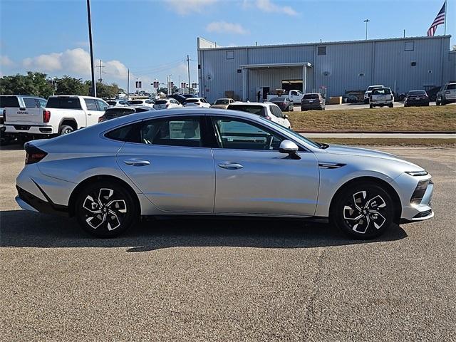 new 2024 Hyundai Sonata car, priced at $25,307