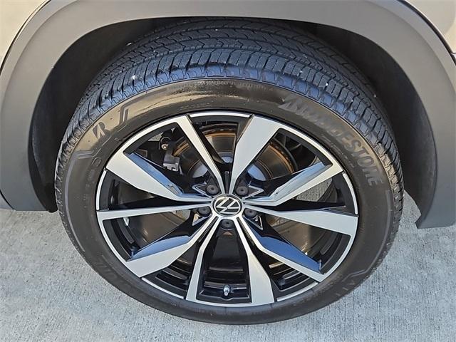 used 2024 Volkswagen Atlas car, priced at $42,996