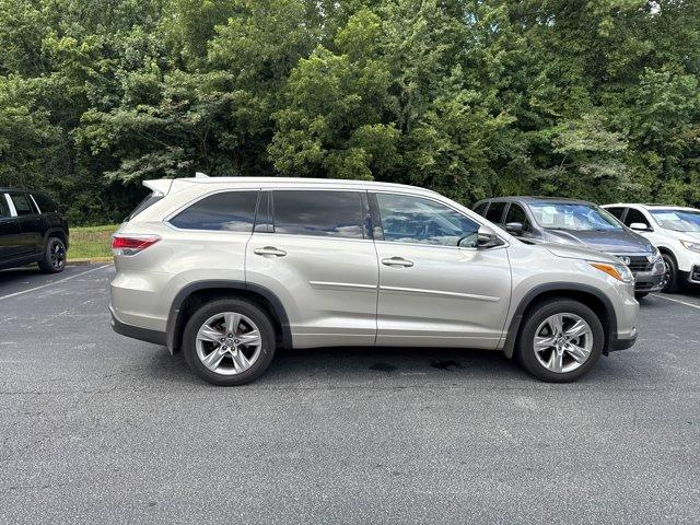 used 2016 Toyota Highlander car